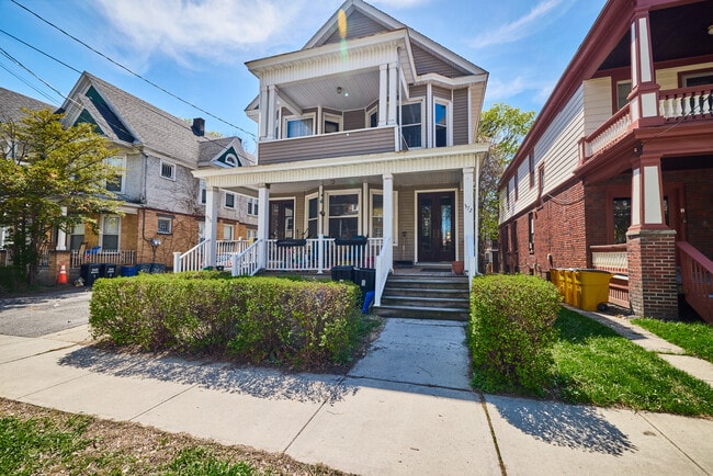 Front View Of Building - 370-372 Morris St
