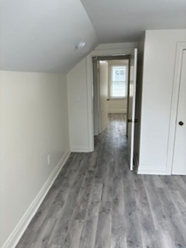 Building Photo - 300 Northwestern Pkwy