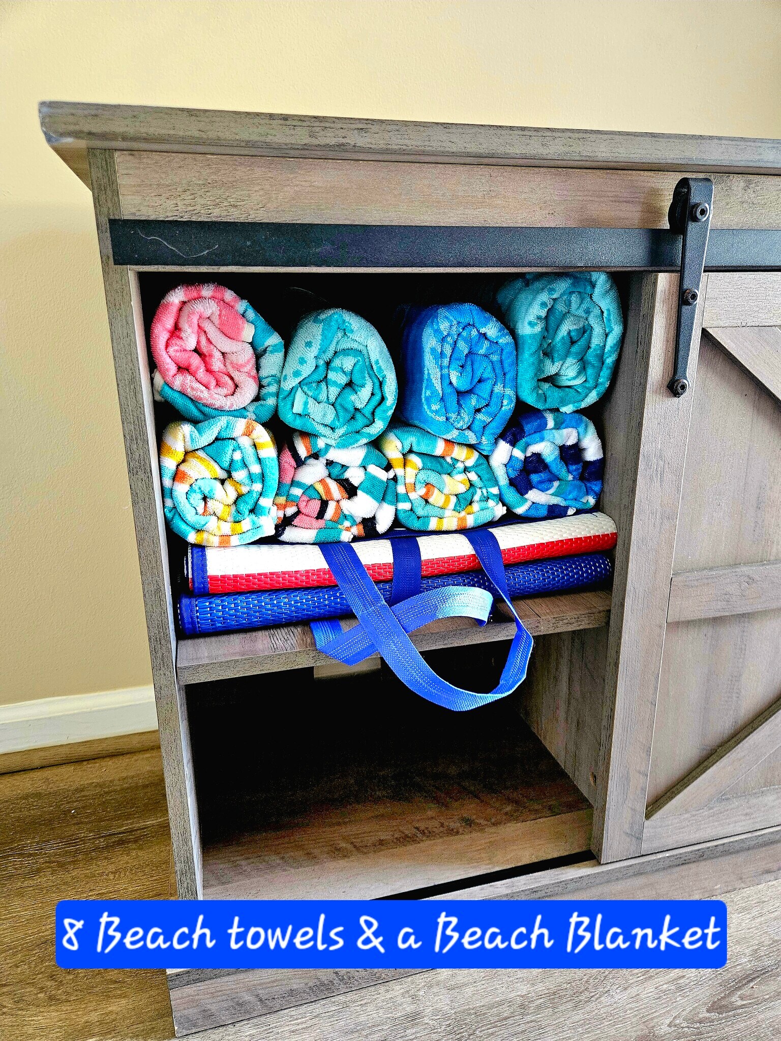 8 beach towels & a beach blanket- great in the sand! - 2127 Winter Moss Ln