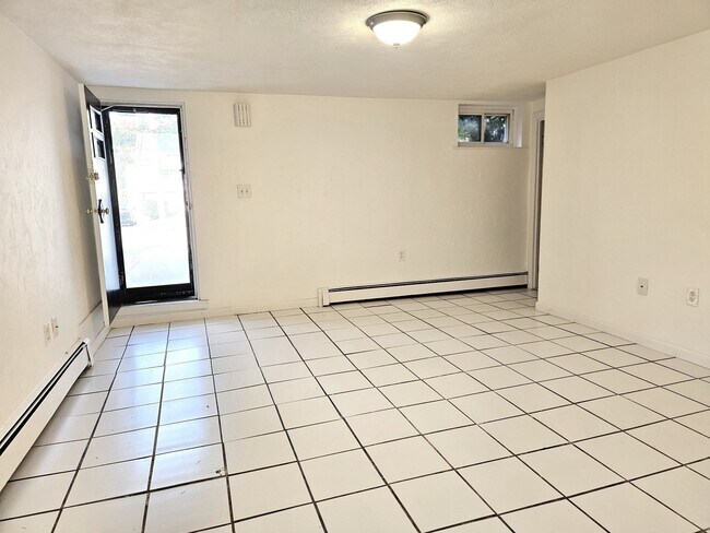 Building Photo - 350 Vane St