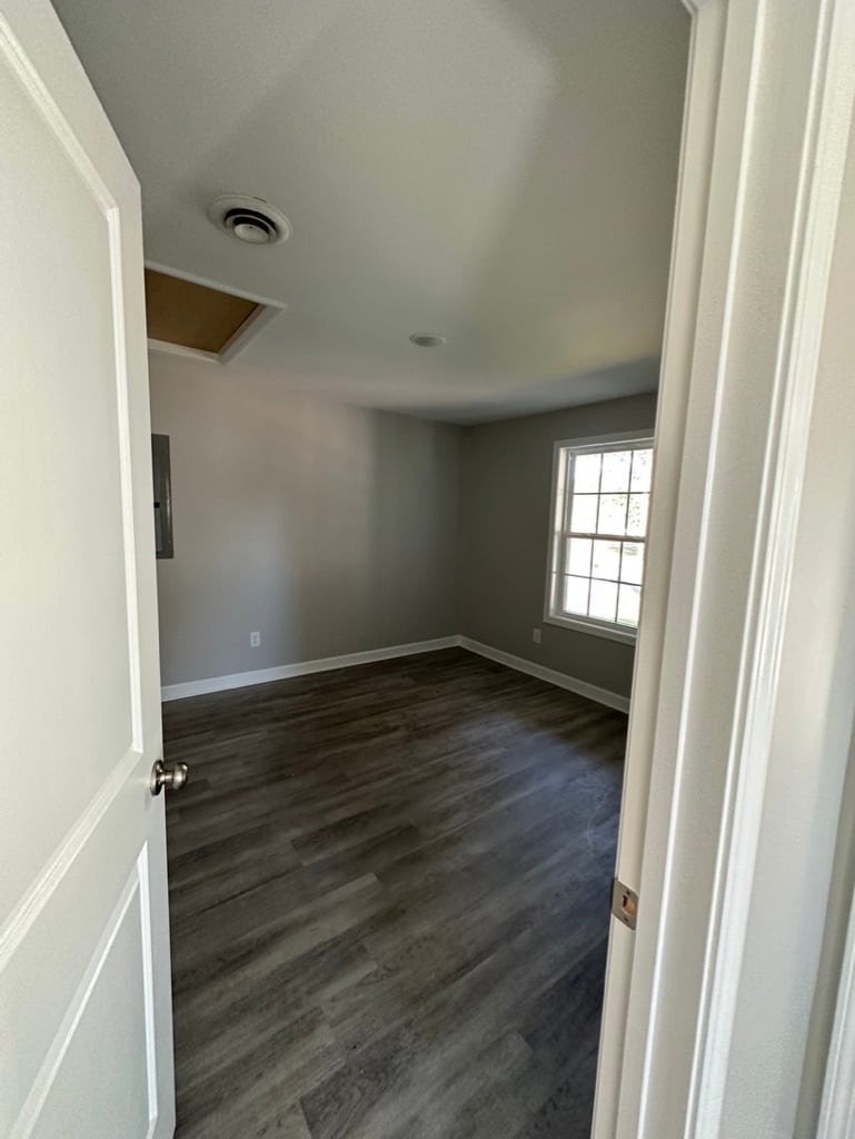 Building Photo - 305 Leonford St