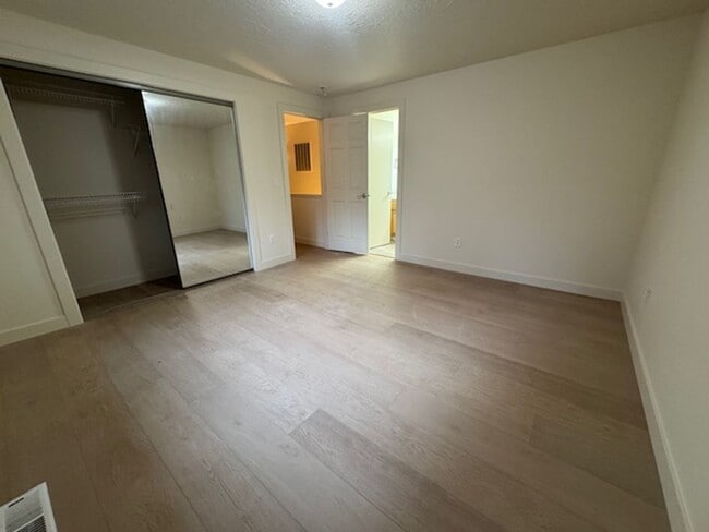 Building Photo - Family home just across from Pine Ridge elementary