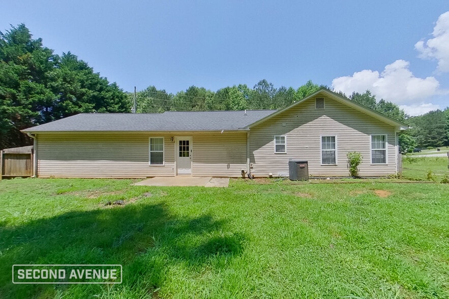 Building Photo - 905 Woodwind Dr