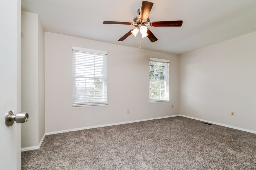 Building Photo - 17 Hollow Tree Ct
