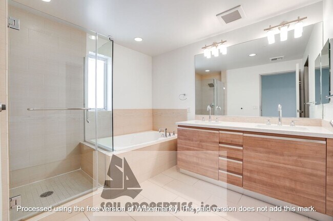 Building Photo - Experience luxurious beach living -Marina ...