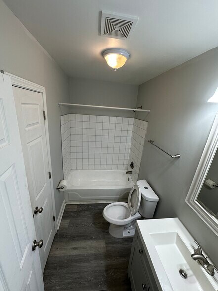 Building Photo - 35 E High St