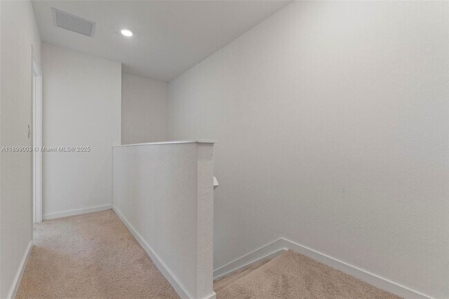 Building Photo - 377 E Palm Dr