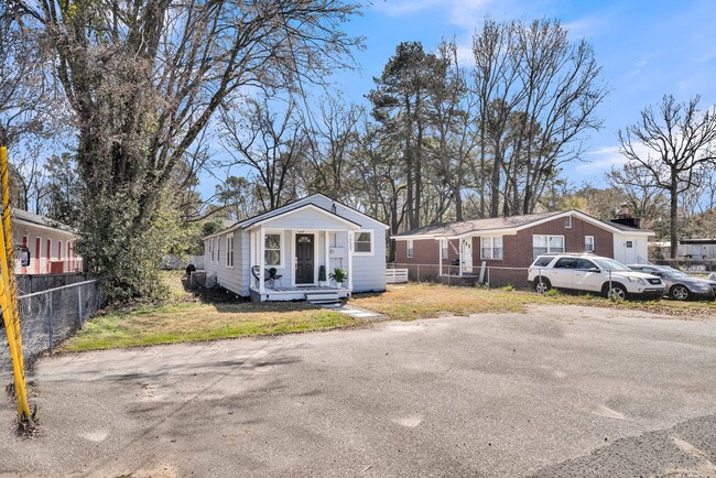 Building Photo - Charming Cottage with Modern Upgrades in Hanahan