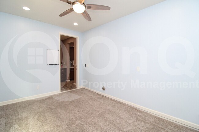Building Photo - 3080 S Jasmine Dr