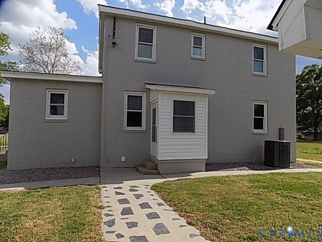 Building Photo - 5300 River Rd