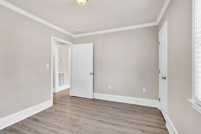 Building Photo - Beautifully Updated 2-Bedroom, 2-Bath Single-Level Home($1650/mo rent***)