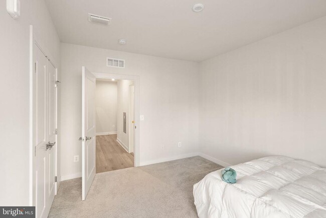 Building Photo - 46294 Mount Milstead Ter