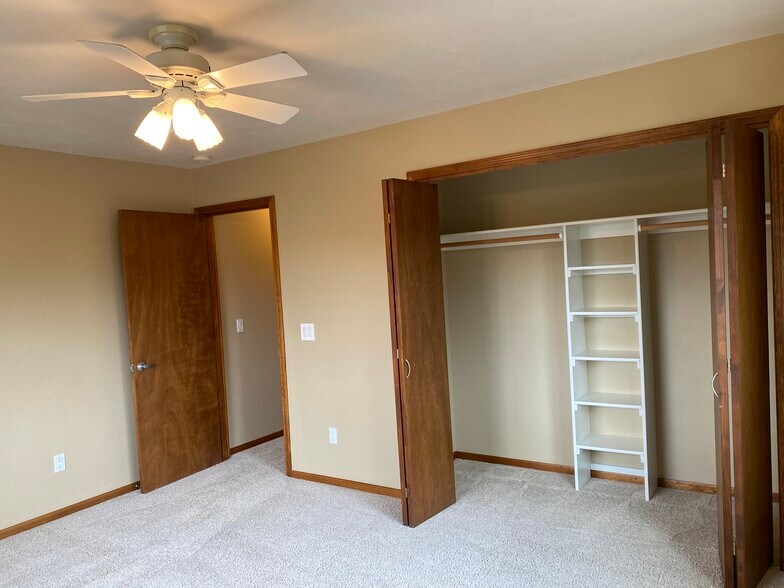 Building Photo - 6025 Rock Chuck Cir