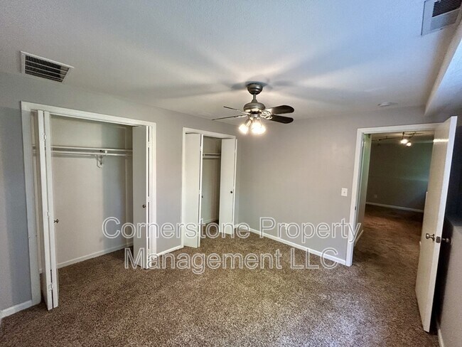 Building Photo - 2324 Ranch St