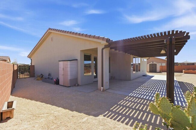 Building Photo - Brio Beauty! 3 Bedroom Home with View and RV Parking!