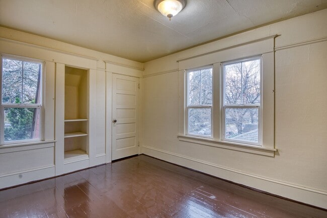 Building Photo - In the heart of Downtown Vancovuer