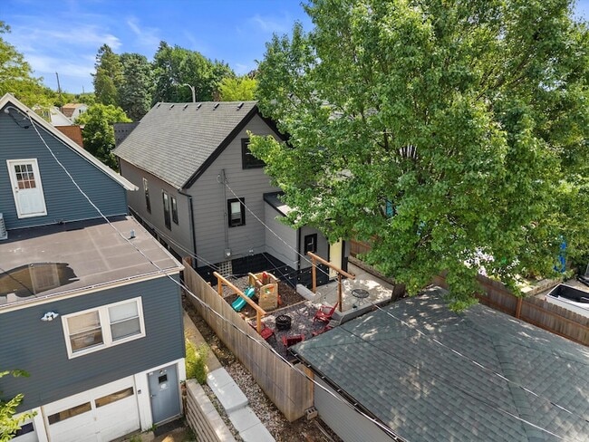 Building Photo - 3149 S Howell Ave