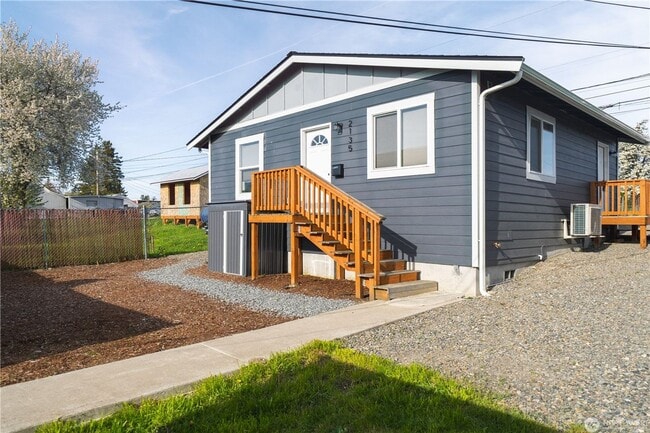 Building Photo - Cozy house close to amenities easy access to St Joe, Tacoma General