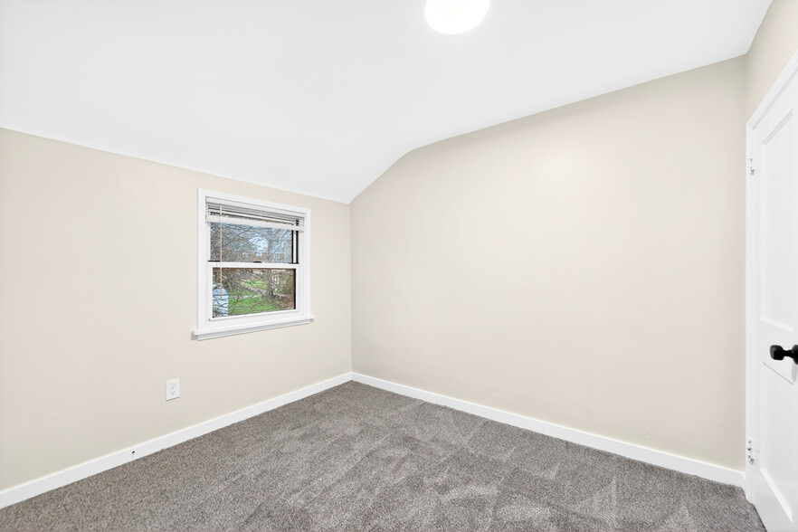 Building Photo - 627 2nd St