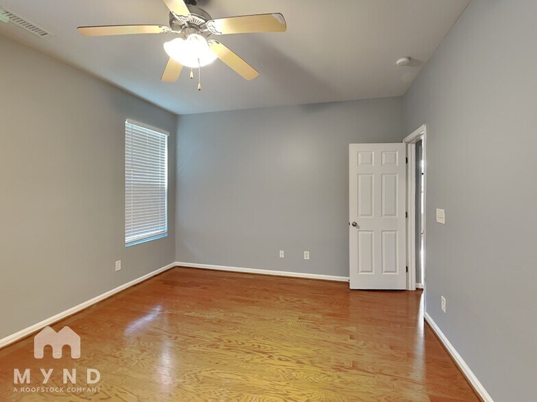 Building Photo - 909 Summer Storm Dr