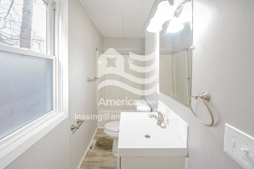 Building Photo - 593 Emerson St