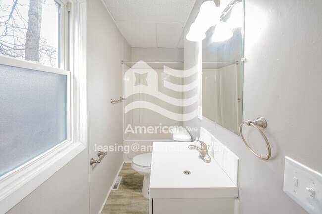 Building Photo - 593 Emerson St