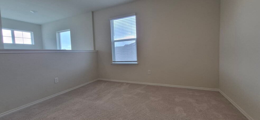 Building Photo - 5819 Rolling Gln