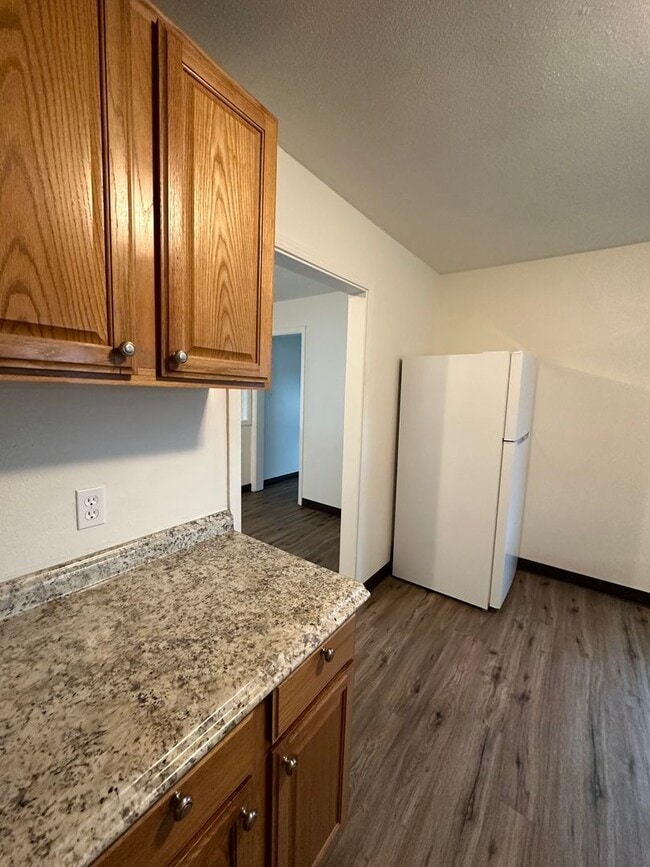 Building Photo - 3 BEDROOM 1 BATH APARTMENT LOCATED IN NORT...