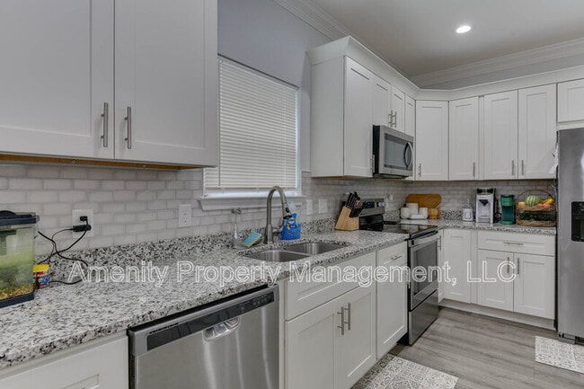 Building Photo - 614 Rolfe St