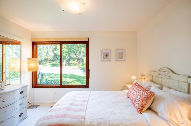 Building Photo - 452 Chestnut Ave