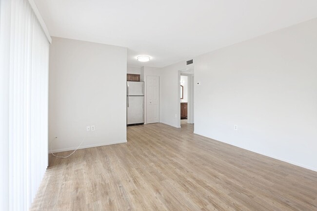 Building Photo - 1bd/1bth Condo by Payne Park & Downtown Sarasota