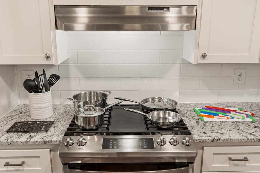 Building Photo - 608 S 21st Ave