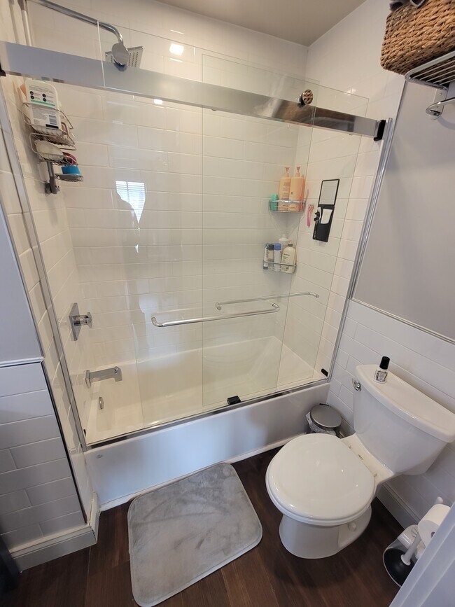 Masterbath - 23 Andrew Pl