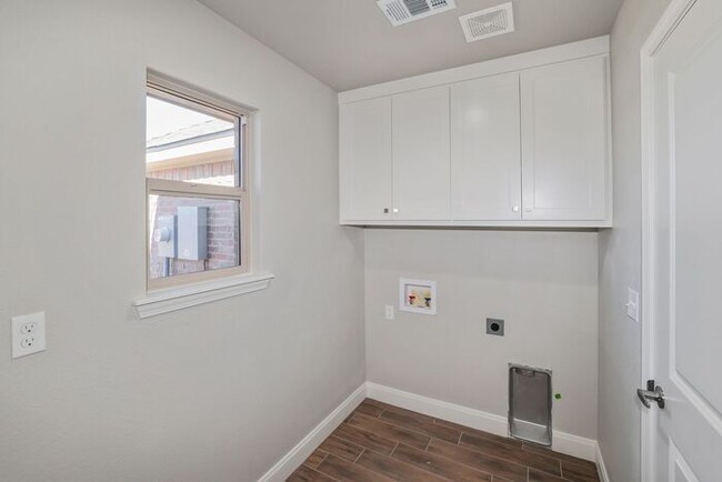 Building Photo - Brand New Large Townhome with Bonus Room!