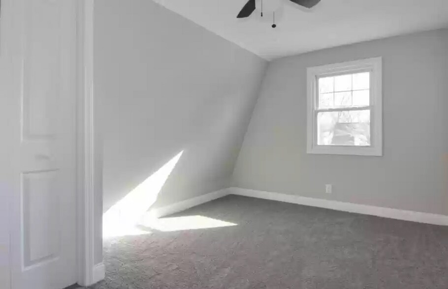 Building Photo - 14744 Athens Ave