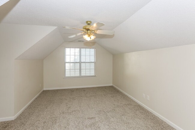 Building Photo - 15476 Stone Hollow Dr