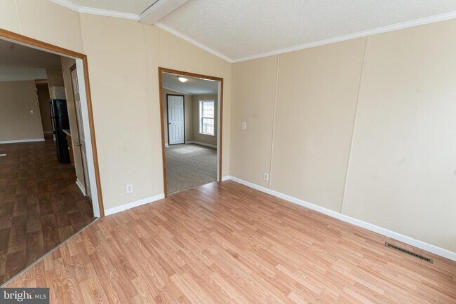 Building Photo - 1205 W 6th St