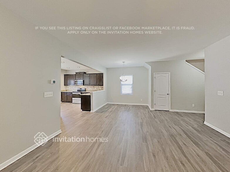 Building Photo - 9238 Magnolia Lily Ave