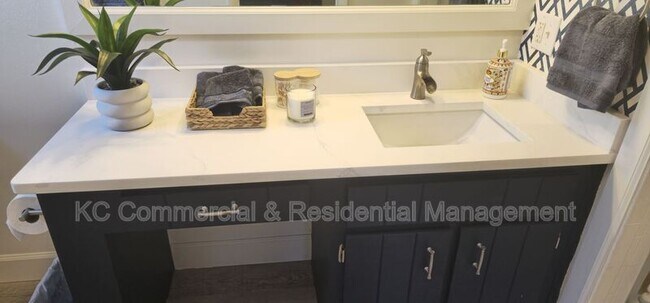 Building Photo - 589 Coconut St