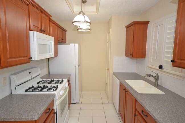 Building Photo - 2107 Bridal Path