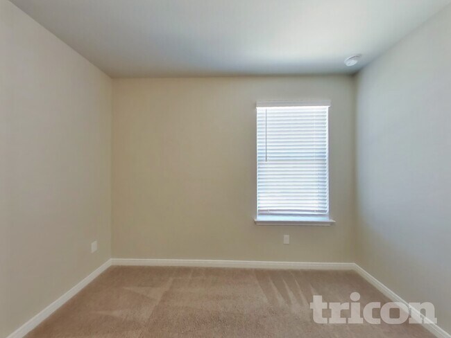 Building Photo - 13551 Paxton Blvd