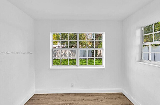 Building Photo - 1150 SW 46th Ave