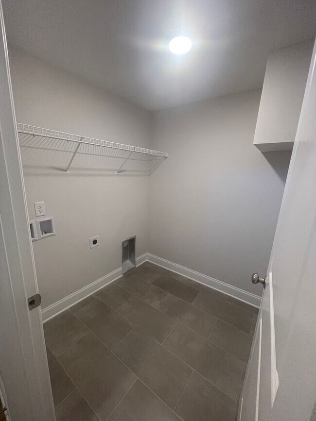 Building Photo - Ooltewah Rental 3 Bedrooms + Full Finished Basement