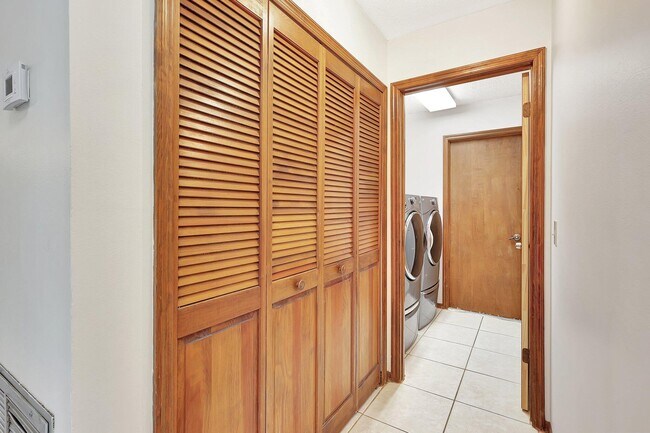 Building Photo - 362 SE Calmoso Dr