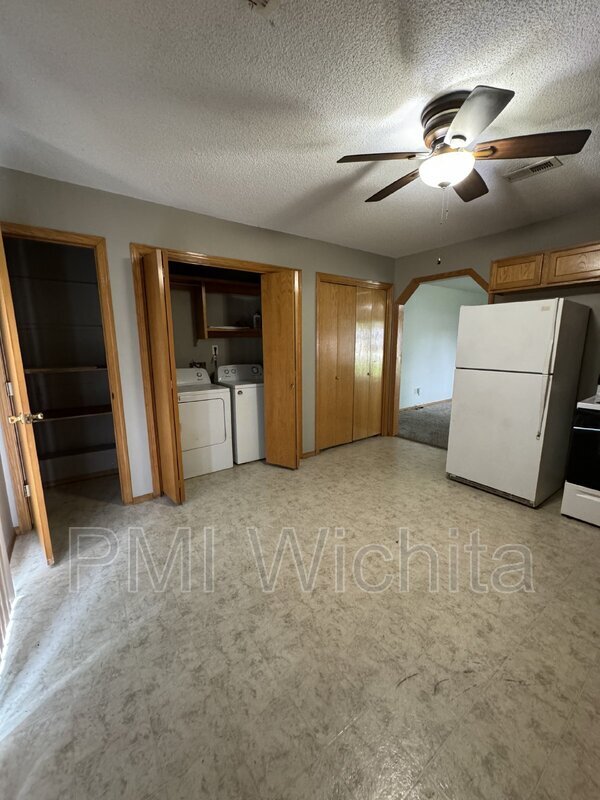 Building Photo - 107 S Gordon St