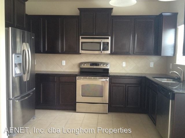 Building Photo - 3 br, 2.5 bath House - 4907 Old Homestead St