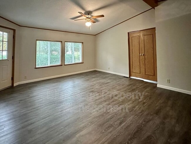 Building Photo - 110 Green Briar Ln