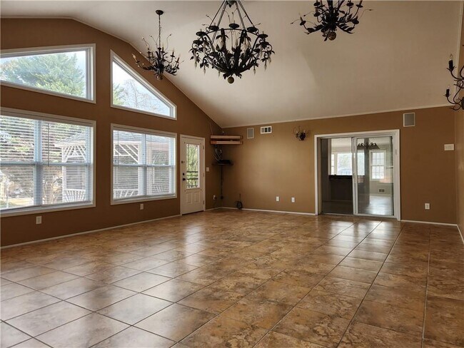 Building Photo - 3490 Pine Hill Dr