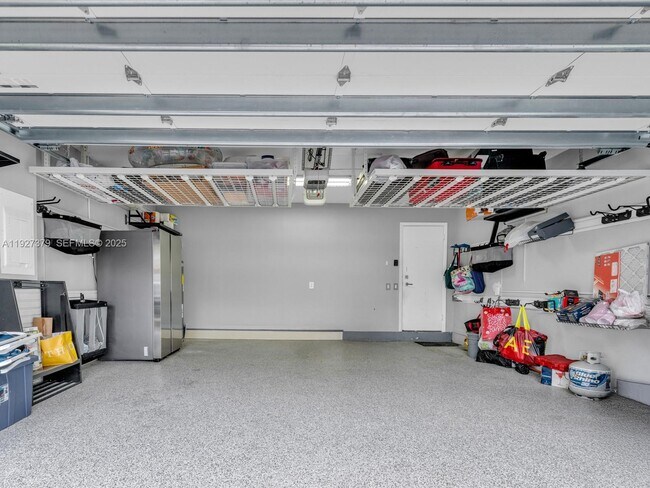 Building Photo - 933 Falling Water Rd