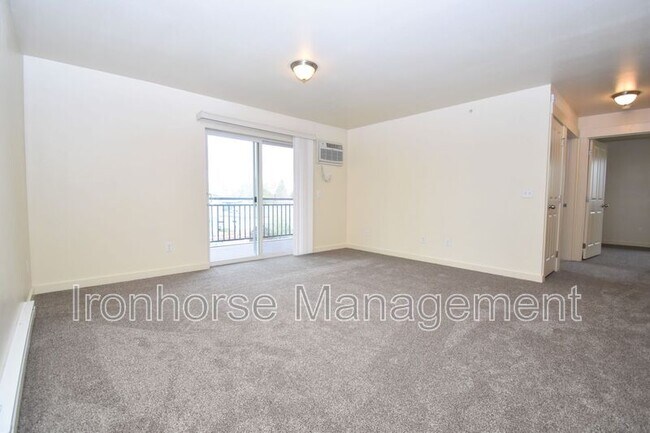 Building Photo - 807 W Villard St
